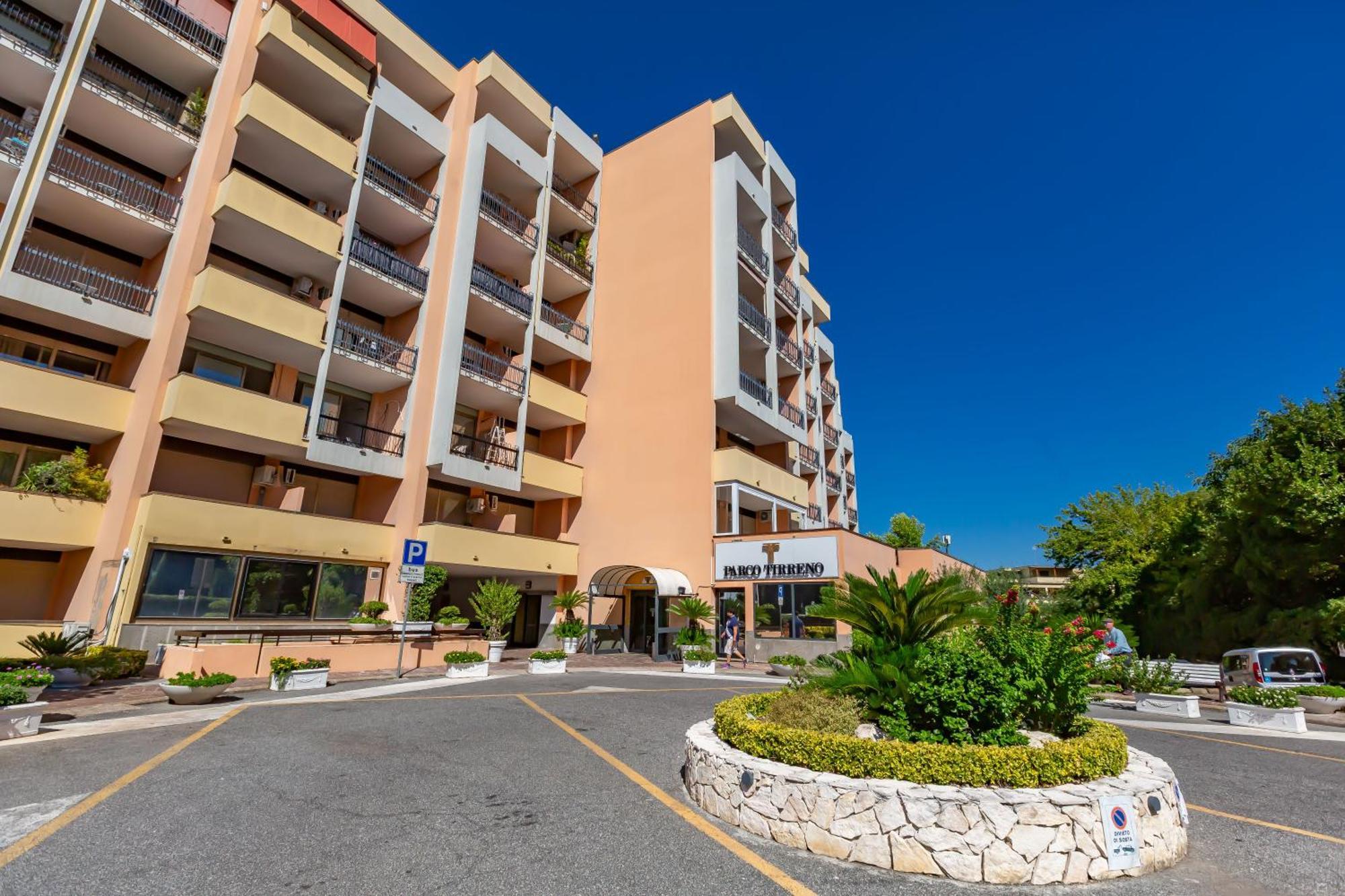 Next Stop From Laura Hotel Exterior foto